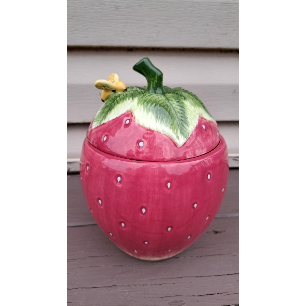 Global Design Connections Strawberry Porcelain Canister Cookies Jar New